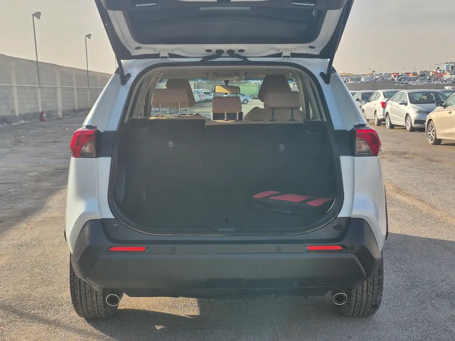 تويوتا راف فور LE 2023 