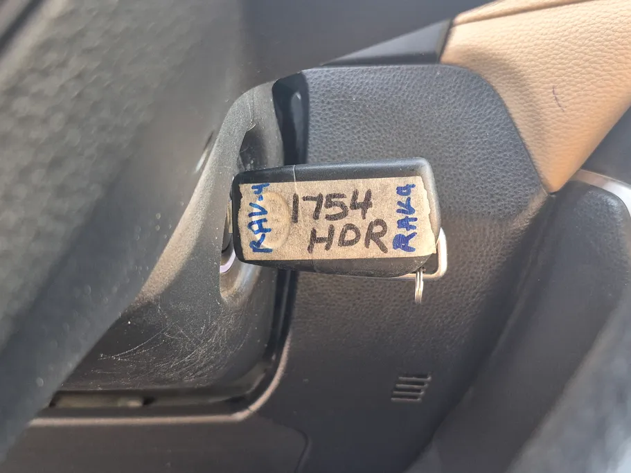 تويوتا راف فور LE 2023 