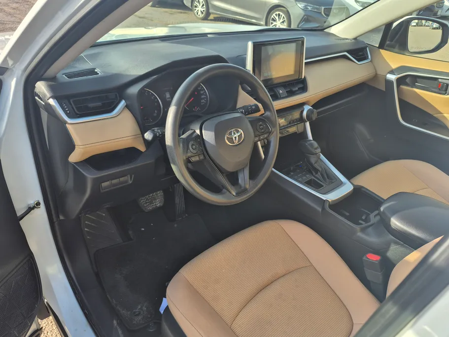 تويوتا راف فور LE 2023 