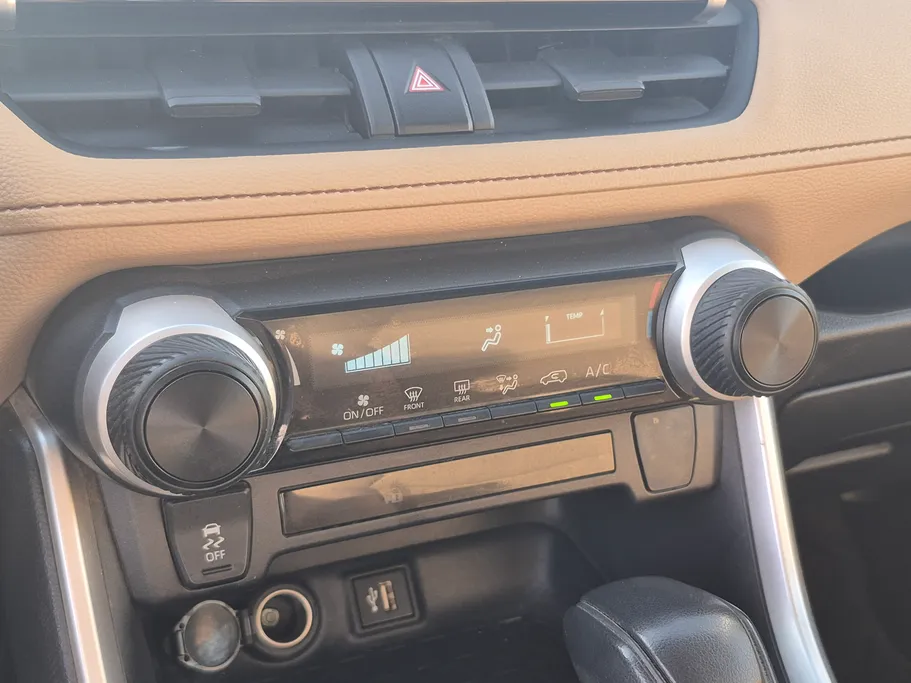 تويوتا راف فور LE 2023 