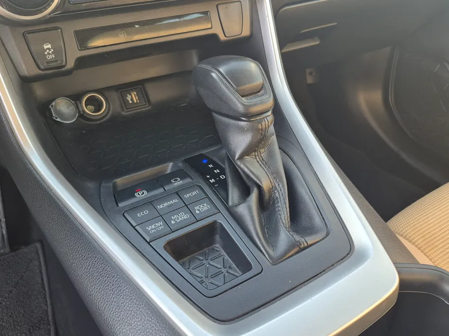 تويوتا راف فور LE 2023 