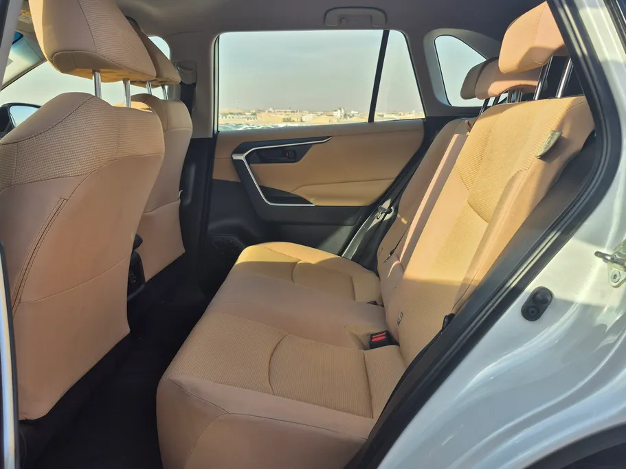 تويوتا راف فور LE 2023 