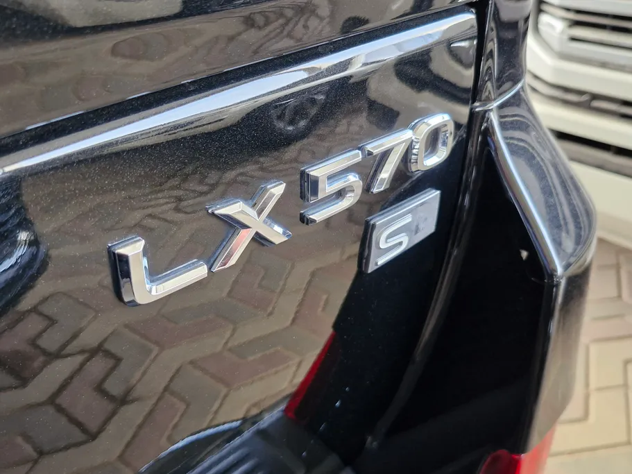 لكزس LX 570 S 2020 