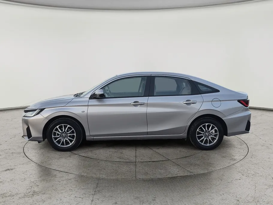 2024 Toyota Yaris  Y 