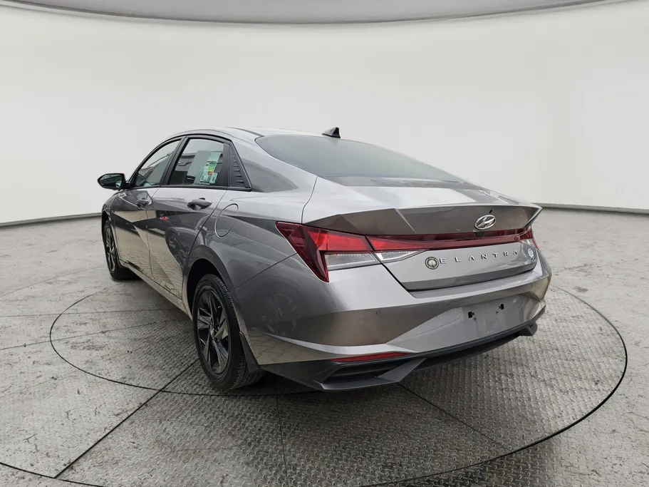 2023 Hyundai Elantra Smart 