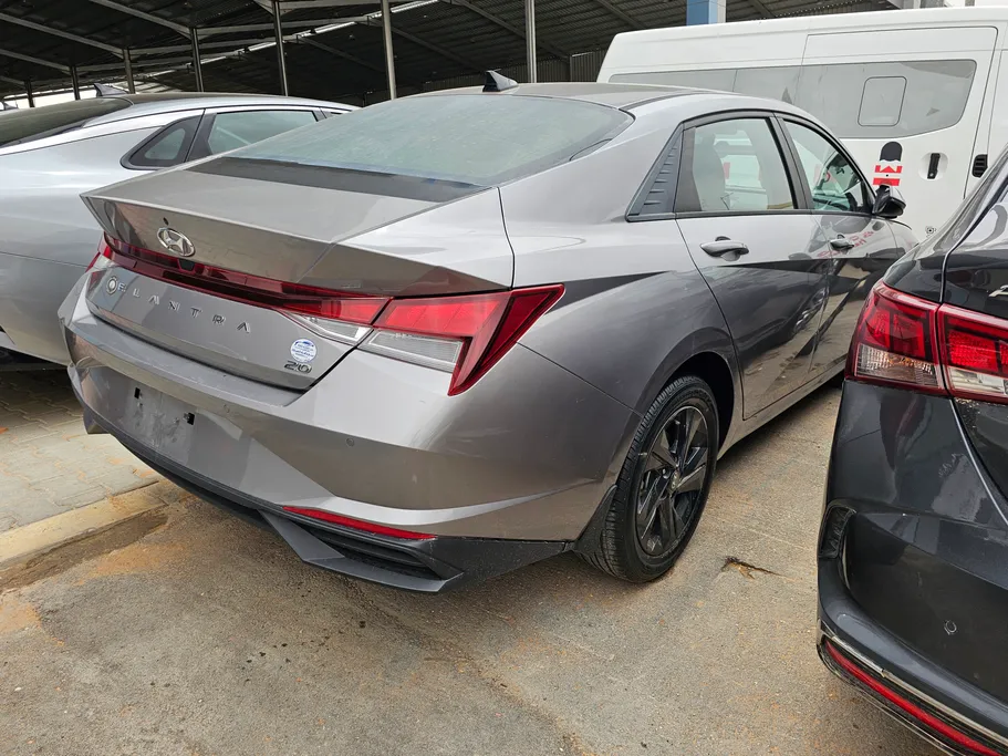 2023 Hyundai Elantra Smart 