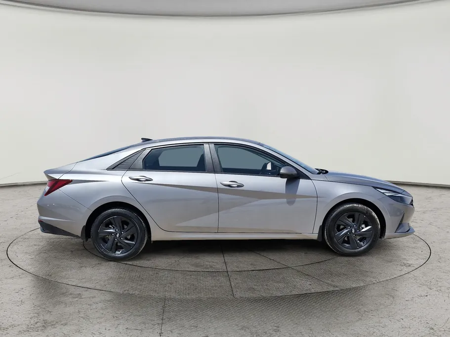 2023 Hyundai Elantra Smart 