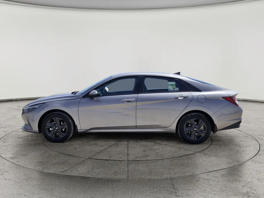 2023 Hyundai Elantra Smart 