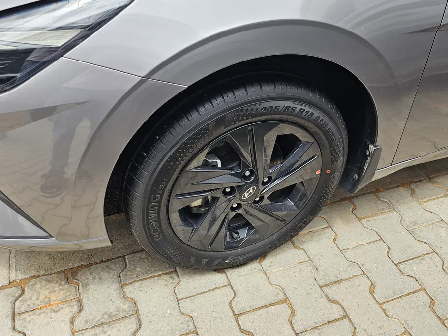 2023 Hyundai Elantra Smart 