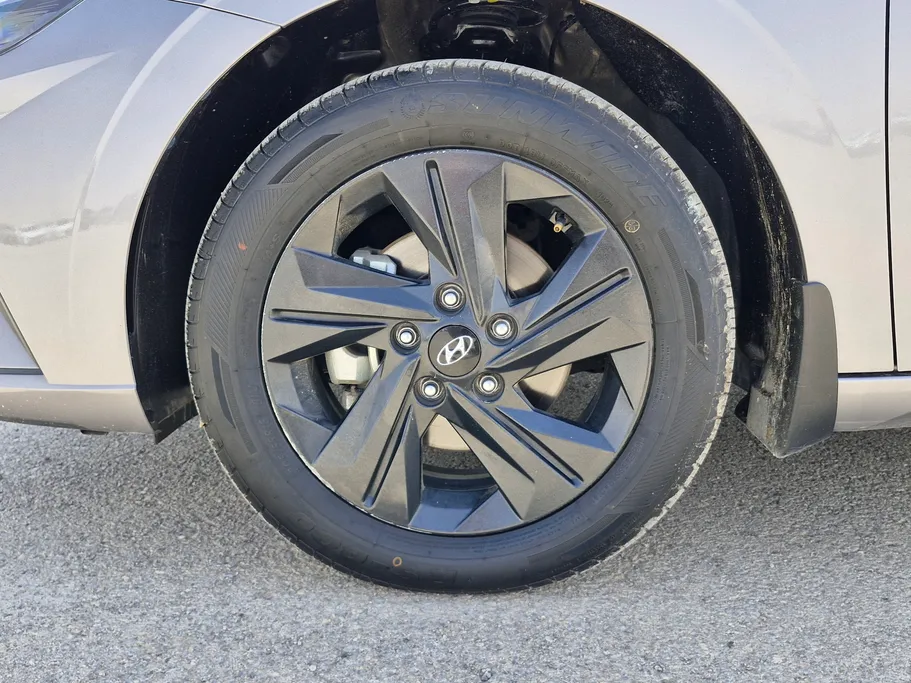 2023 Hyundai Elantra Smart 