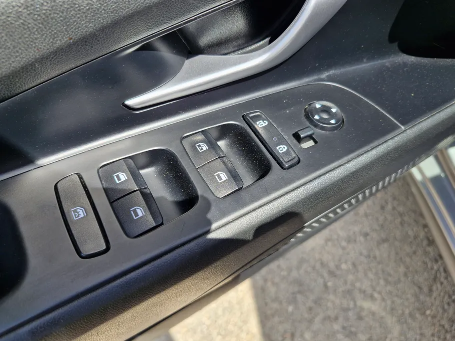 2023 Hyundai Elantra Smart 