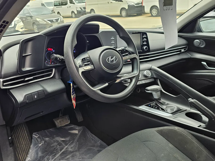 2023 Hyundai Elantra Smart 