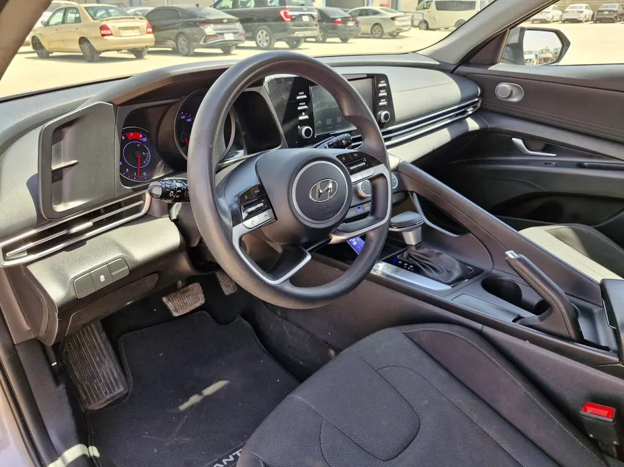 2023 Hyundai Elantra Smart 