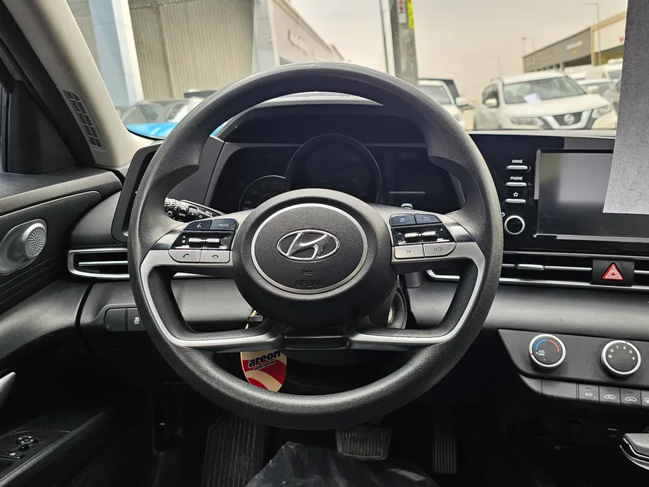 2023 Hyundai Elantra Smart 