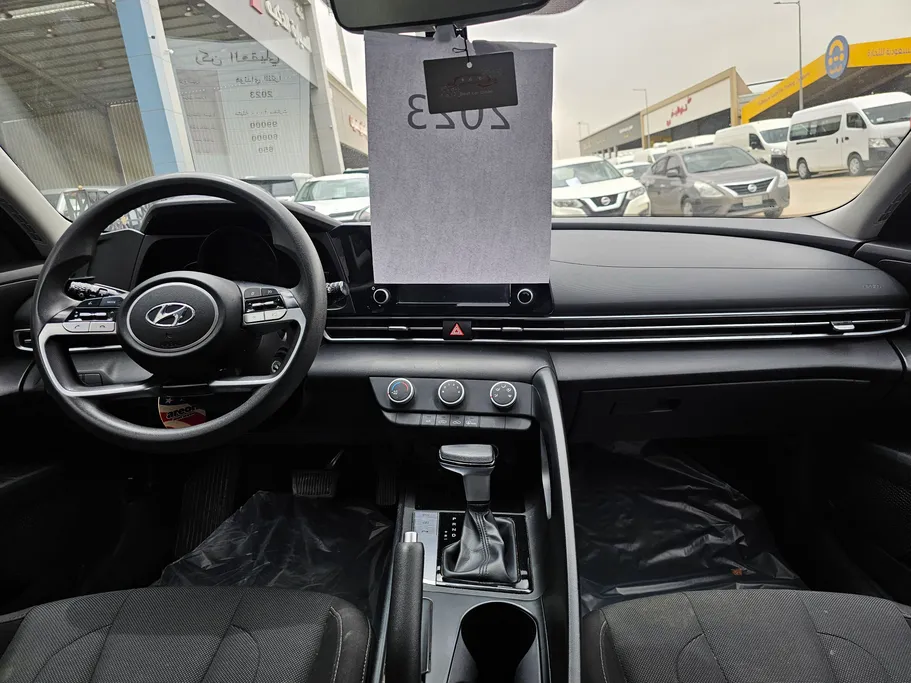 2023 Hyundai Elantra Smart 