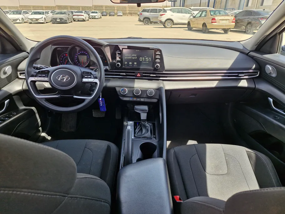 2023 Hyundai Elantra Smart 