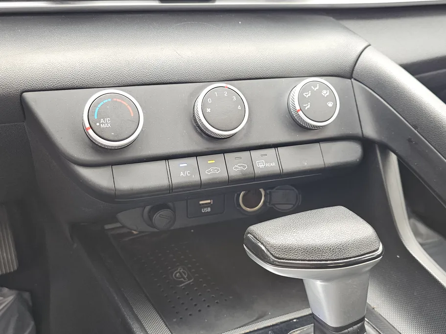 2023 Hyundai Elantra Smart 