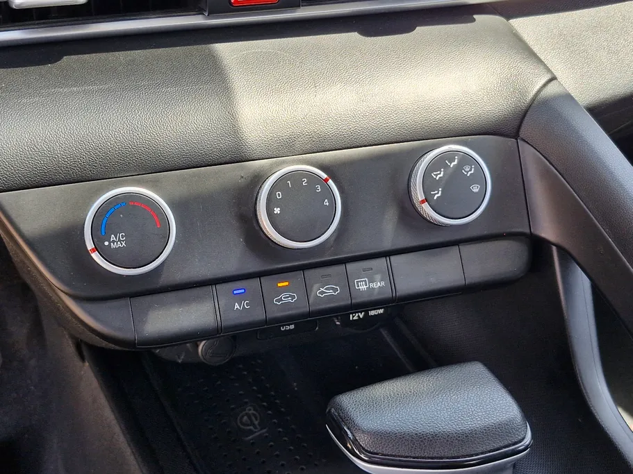 2023 Hyundai Elantra Smart 