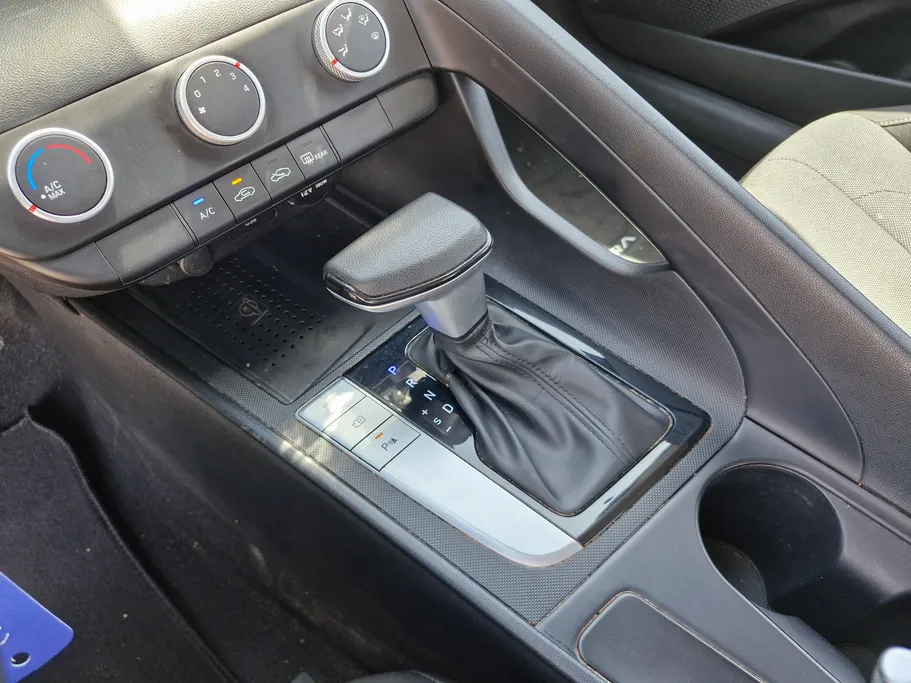 2023 Hyundai Elantra Smart 