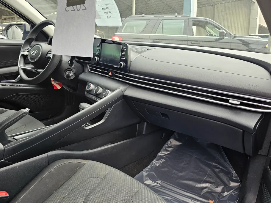 2023 Hyundai Elantra Smart 