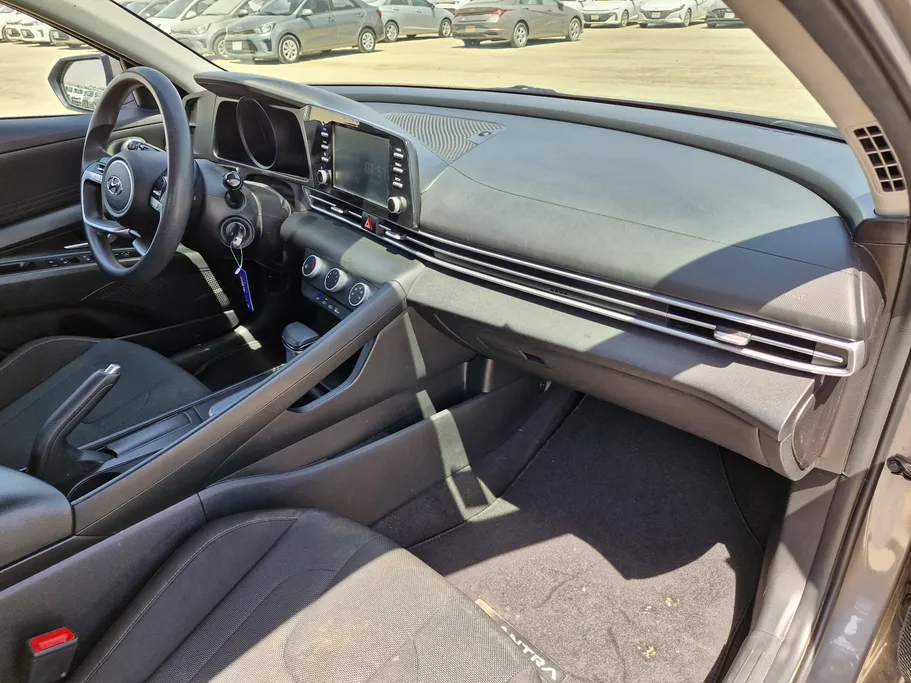 2023 Hyundai Elantra Smart 