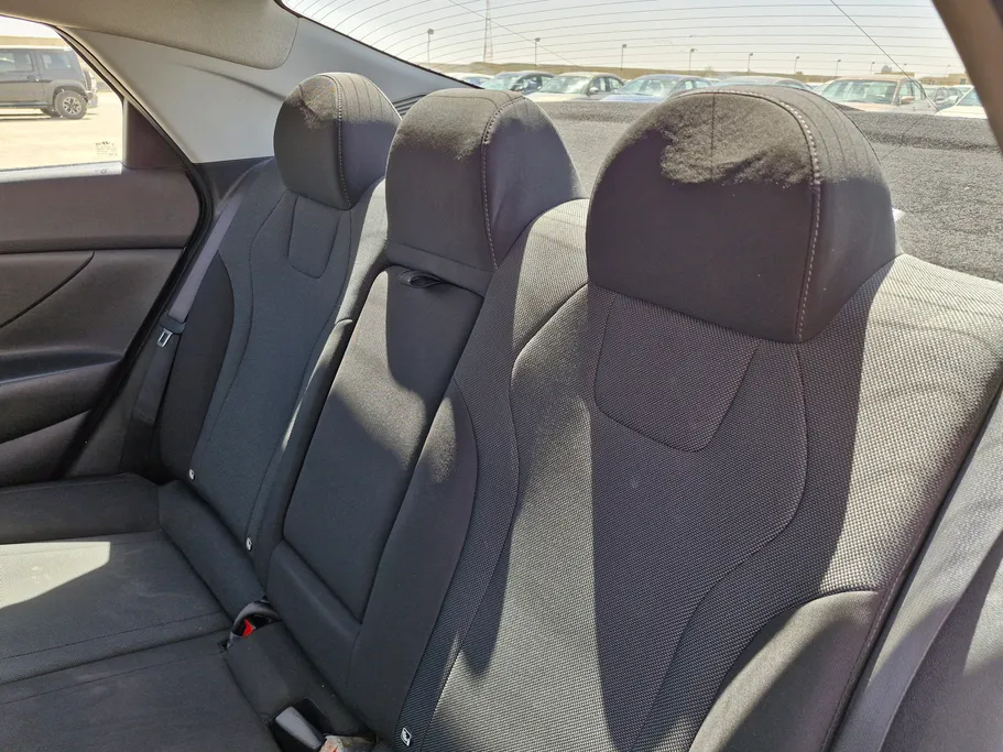 2023 Hyundai Elantra Smart 