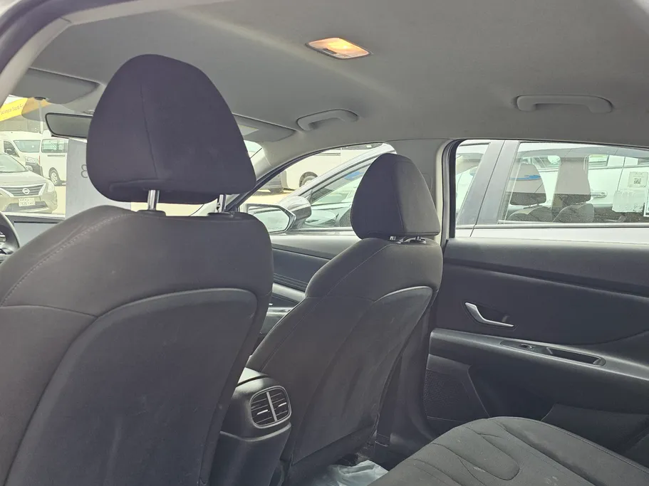 2023 Hyundai Elantra Smart 