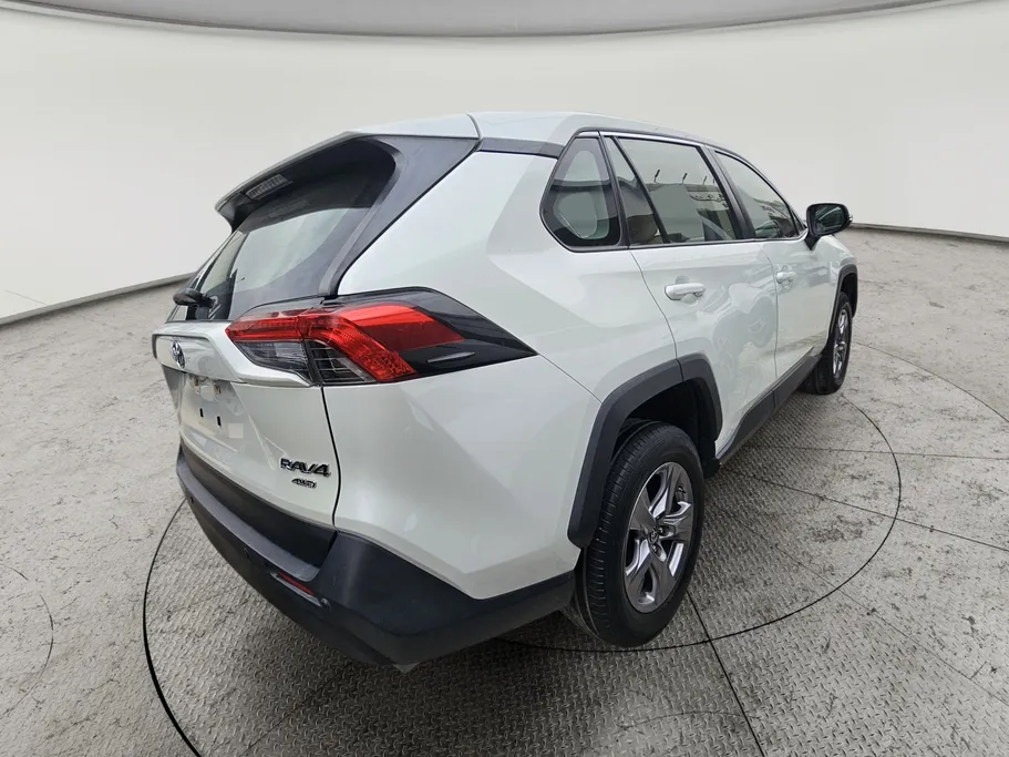 تويوتا راف فور LE 2022 