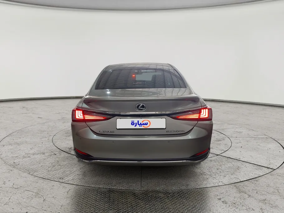 لكزس ES 300 AH Hybrid  2024 