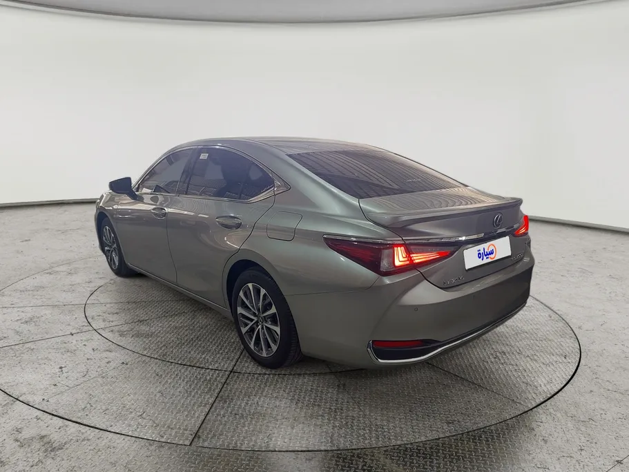 لكزس ES 300 AH Hybrid  2024 