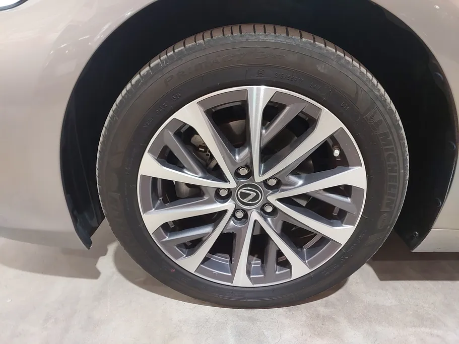 لكزس ES 300 AH Hybrid  2024 