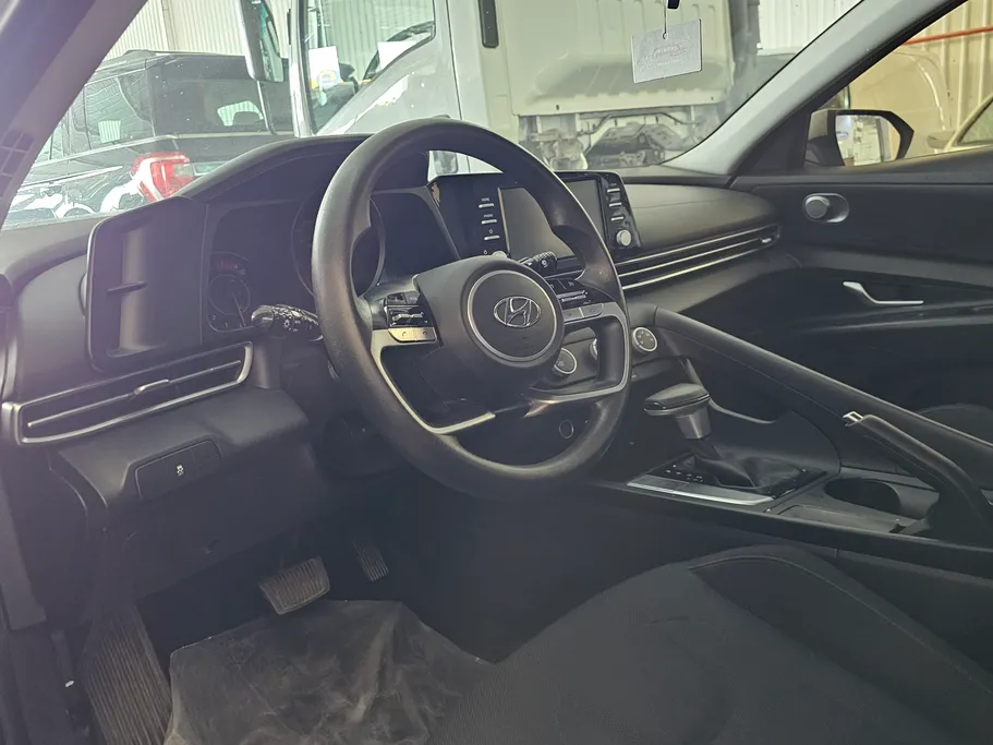 2023 Hyundai Elantra Smart 