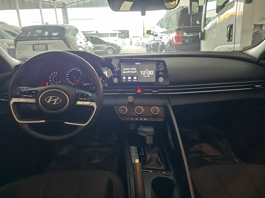 2023 Hyundai Elantra Smart 