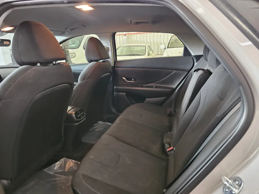 2023 Hyundai Elantra Smart 