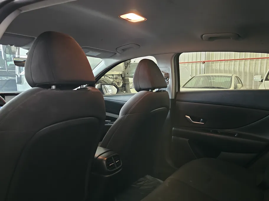 2023 Hyundai Elantra Smart 