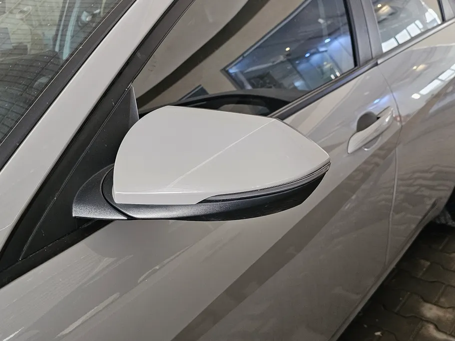 2023 Hyundai Elantra Smart 