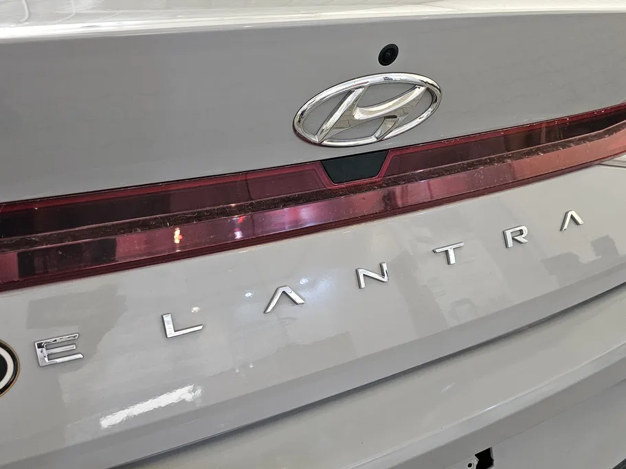 2023 Hyundai Elantra Smart 