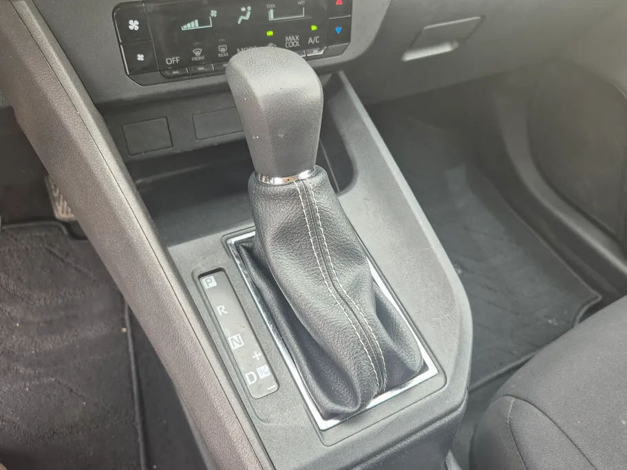 2024 تويوتا Yaris  Y 