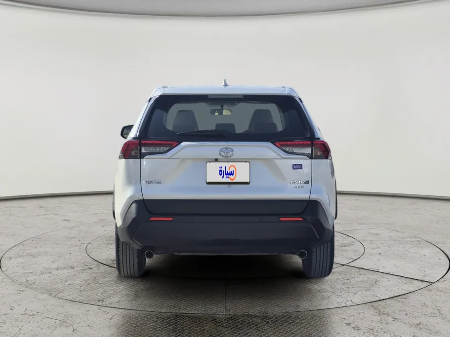 تويوتا راف فور LE 2022 