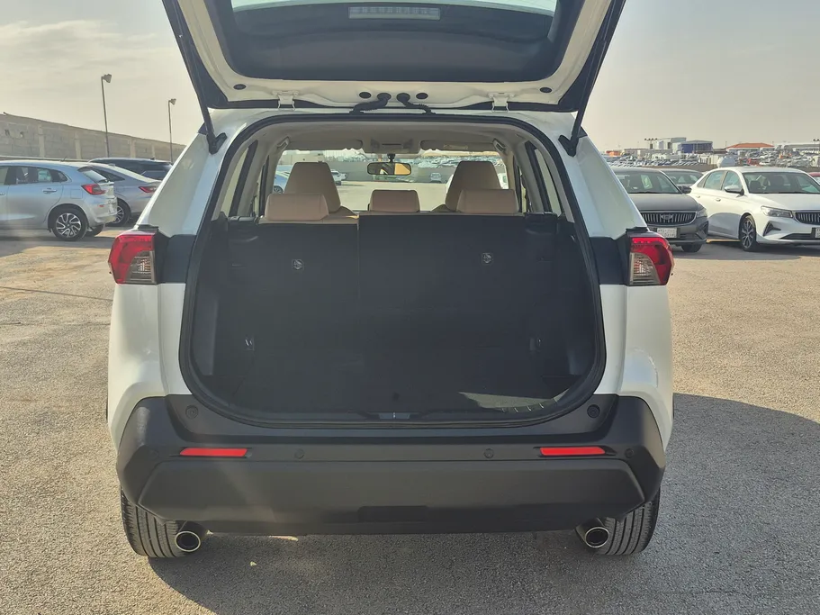 تويوتا راف فور LE 2022 