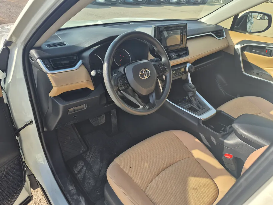 تويوتا راف فور LE 2022 