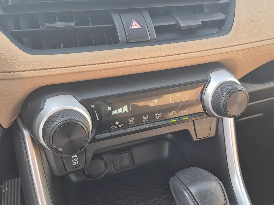 تويوتا راف فور LE 2022 