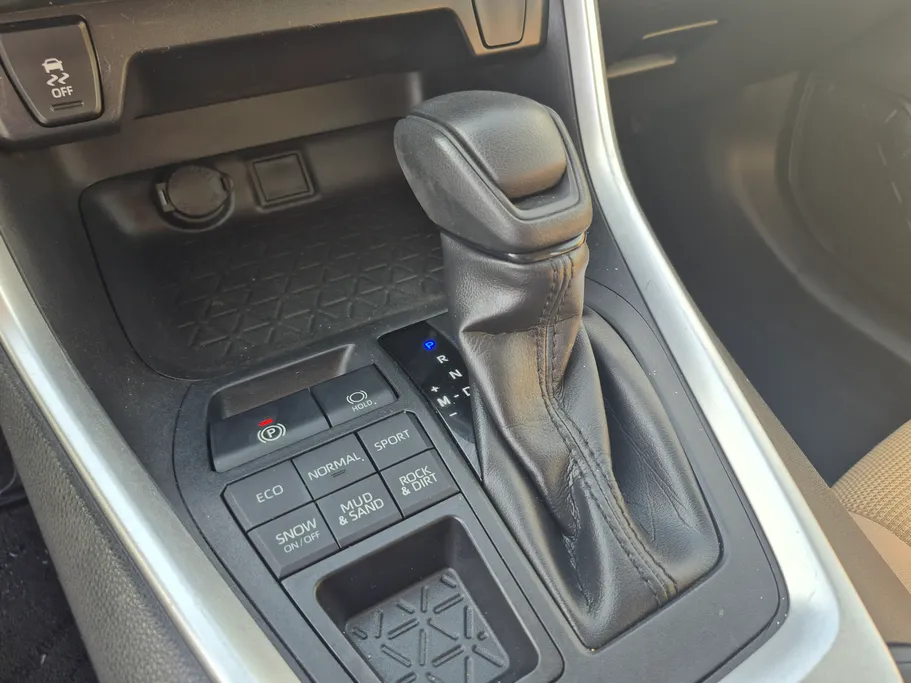 تويوتا راف فور LE 2022 