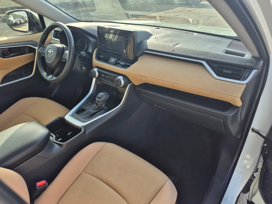 تويوتا راف فور LE 2022 