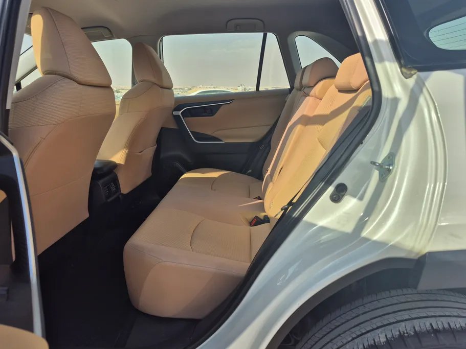 تويوتا راف فور LE 2022 