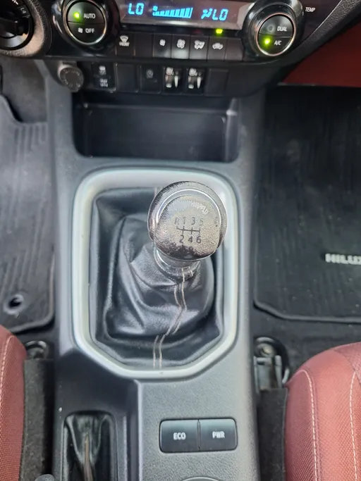 تويوتا هايلكس S GLX 2022 