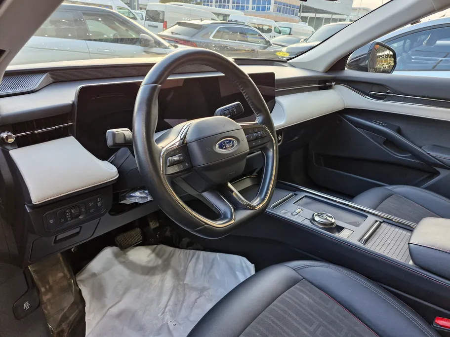 2023 Ford Taurus Trend 