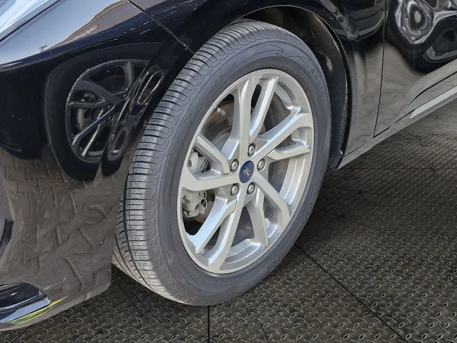 2023 Ford Taurus Trend 