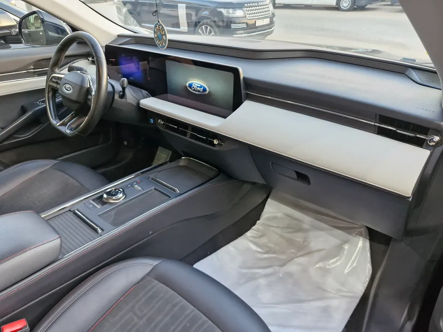 2023 Ford Taurus Trend 