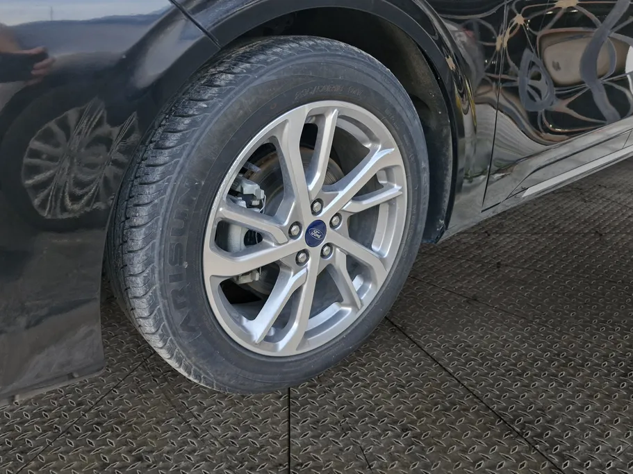 2023 Ford Taurus Trend 